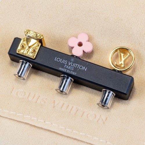Louis Vuitton LV Phone Charm Dust Plug Accessory M60904 Iconic Gold Pink