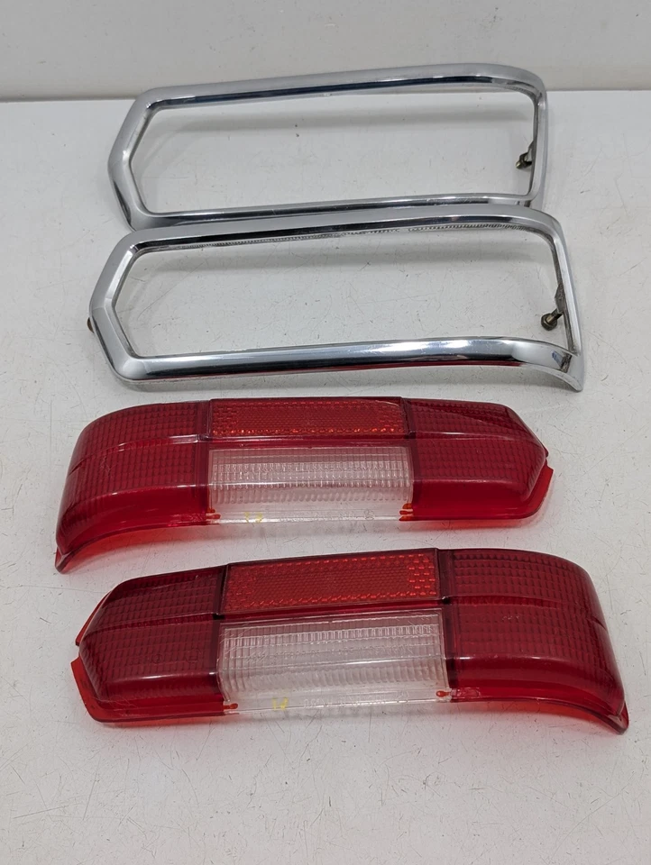 Par de lentes de luz trasera Mercedes 250S 250SE 280S 280SE 1965-70 bisel cromado usado Foto 2 de 4