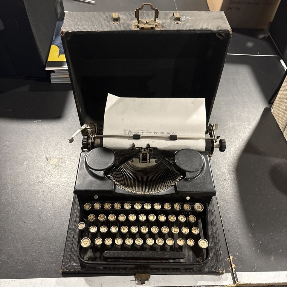 ROYAL Portables Vintage Model P Typewriter • Black Works