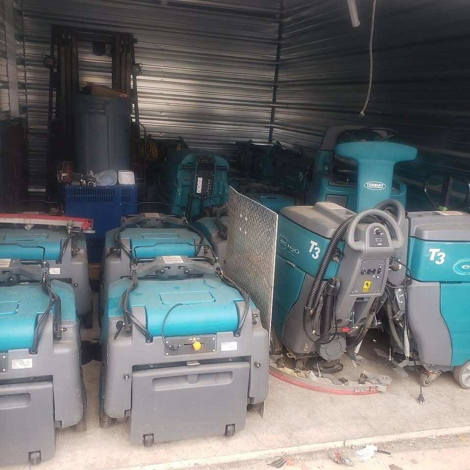 391043 REAR SQUEEGEE  ASSY  KIT TENNANT 7100 Ride-On Floor Scrubber 650/700