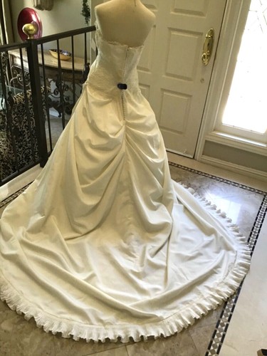 Paloma Blanca Wedding Dress size 12 Sample dress - Picture 5 of 7