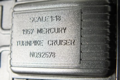 1957 Mercury Turnpike Cruiser Convertible Road Signature 1:18 Die Cast - Picture 9 of 10