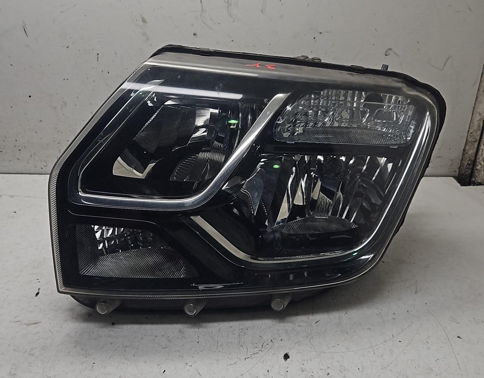 FARO FANALE ANTERIORE SINISTRO SX PER DACIA Duster 1° Serie (10>17)