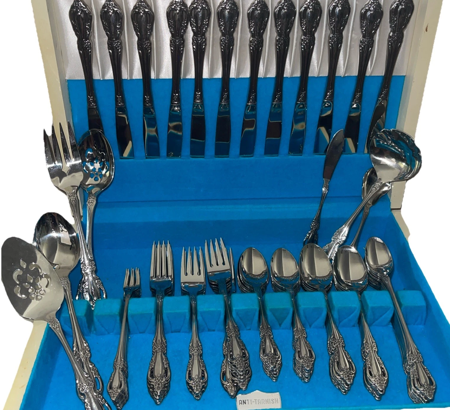 Distinction Deluxe HH Stainless Flatware by Oneida 97 Piece W/Serving&Case