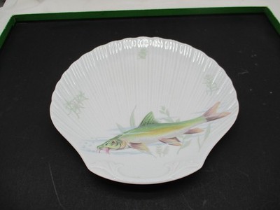 Limoges Porzellan Teller  Porcelaine de Sologne Fisch Barbe  Muschelform   24 cm
