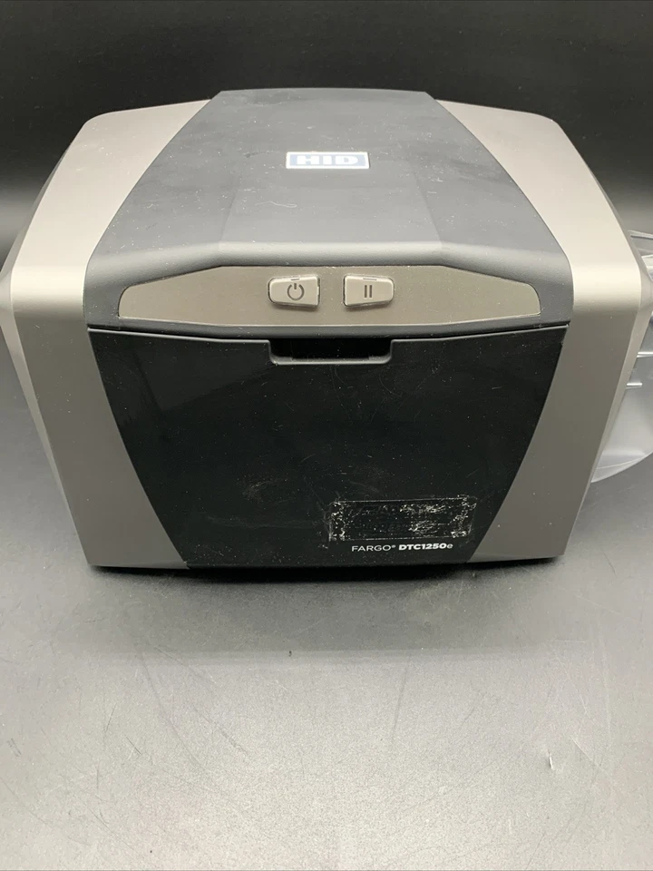 Impresora térmica de tarjetas de identificación de doble cara Fargo DTC1250e - 50100 - Usada Foto 2 de 4