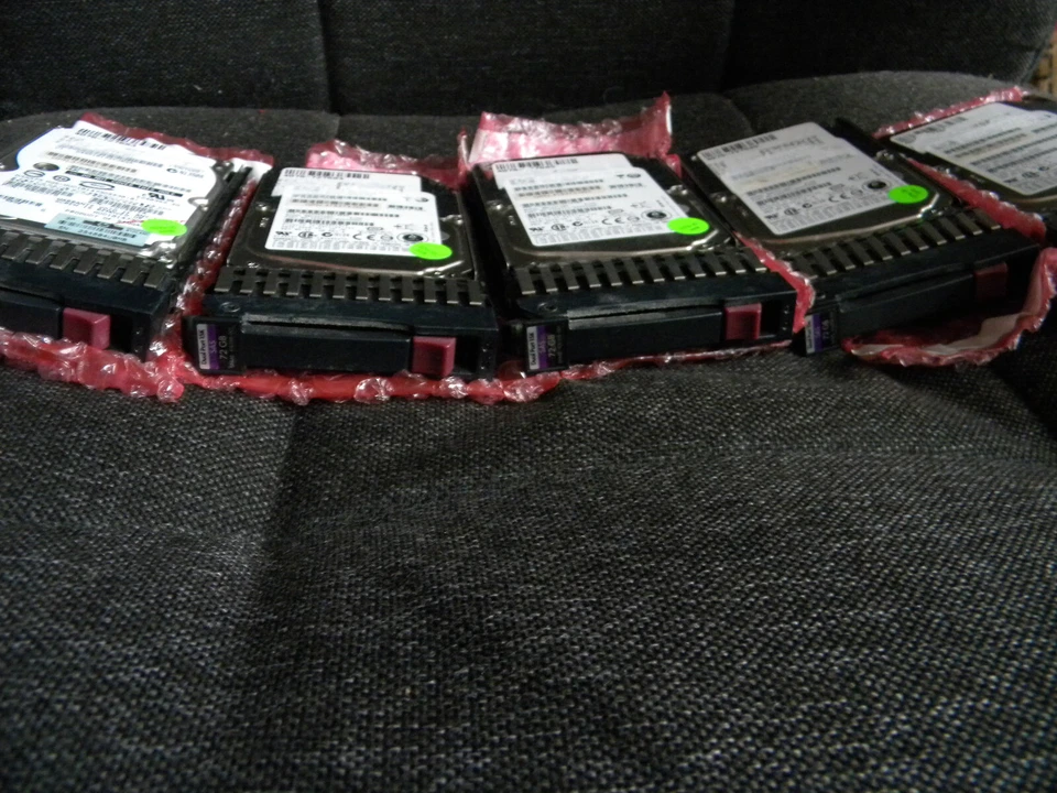 Lot of 4 HP MBC2073RC 459889-002 72GB 15K RPM 2.5" SAS  Hard  Drive &Caddy + 10K - Image 2 of 3