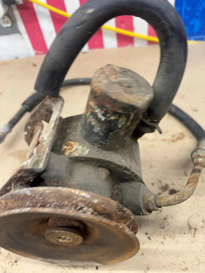 1970-1976 DUSTER CHALLENGER CUDA SCAMP POWER STEERING PUMP W/ BRACKETS SETUP - Image 3 of 4
