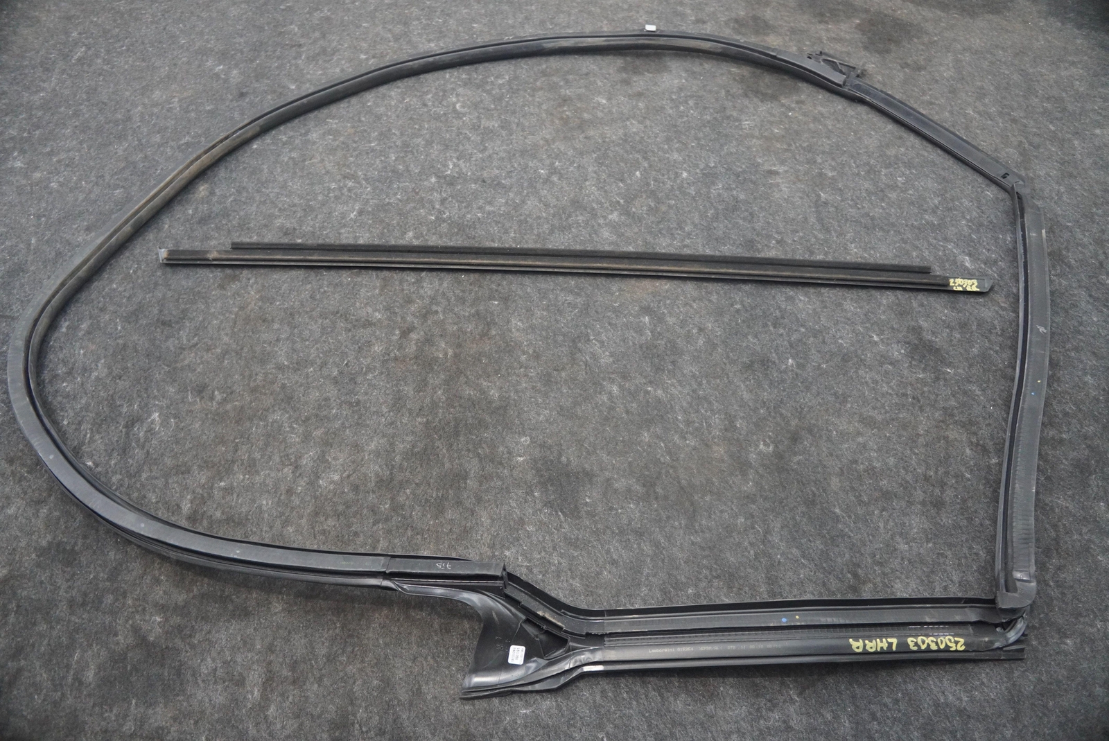 Rear Left Door Weather Strip Seal Rubber Gasket 4ML833707A Lamborghini Urus 2019