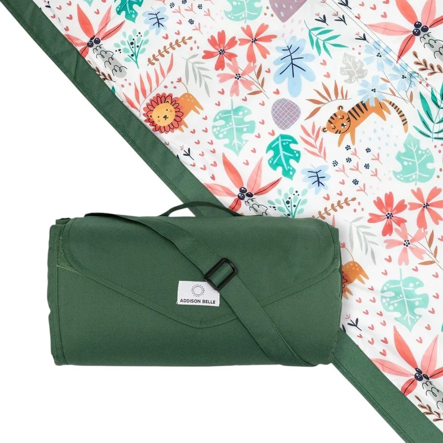 Manta de exterior Addison Belle para niño en verde/animales de safari 5x7' picnic 60x84 Foto 2 de 4