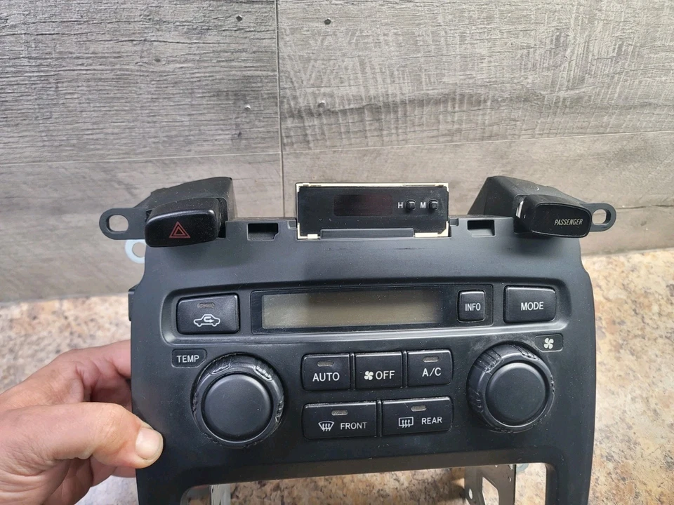 2001 - 2003 Toyota Highlander Digital Climate Control Assembly (OEM) 84010-48082 - Image 4 of 4