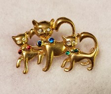 UNBRANDED GOLDTONE MULTI-COLOR RHINESTONE PRANCY CAT BROOCH PIN 1 3/4" X 1"
