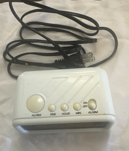Vintage Westclox Digital Alarm Clock 1201- White w red light Tested, Working - Picture 2 of 3