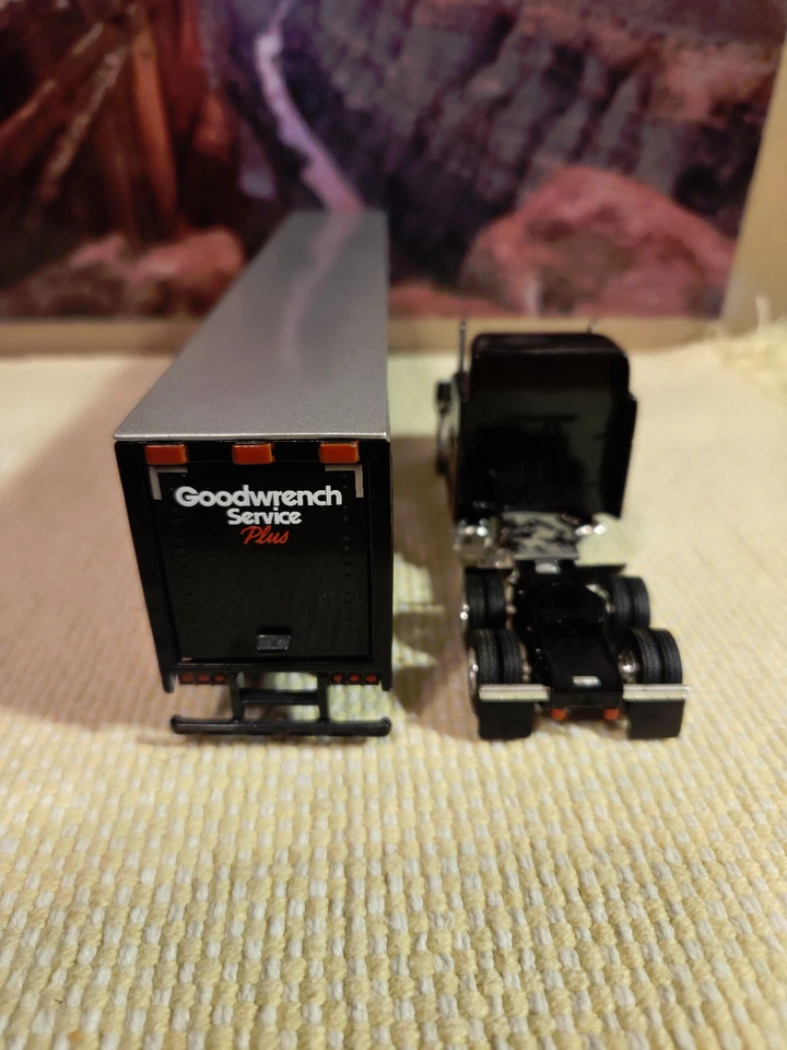 GM Goodwrench Peterbilt 379 2018 tractor/remolque. Diecast 1/64 por SpecCast. Foto 4 de 4