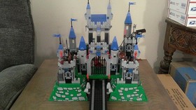 LEGO Castle: King's Castle (10176) 100% Complete w Minifigures & Instructions