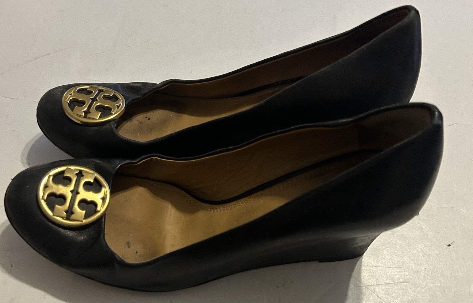 Tory Burch Chelsea Wedge Pumps Black Leather Womens Shoes 8.5 thumbnail 4