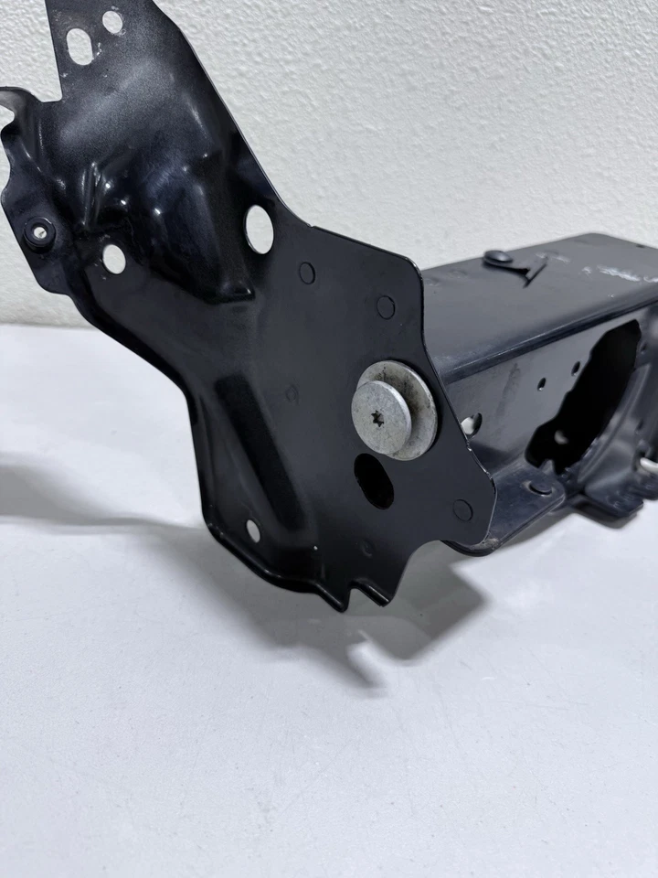 07-11 Jaguar X150 XK XKR guardabarros delantero derecho soporte montaje OEM #3579 Foto 2 de 4