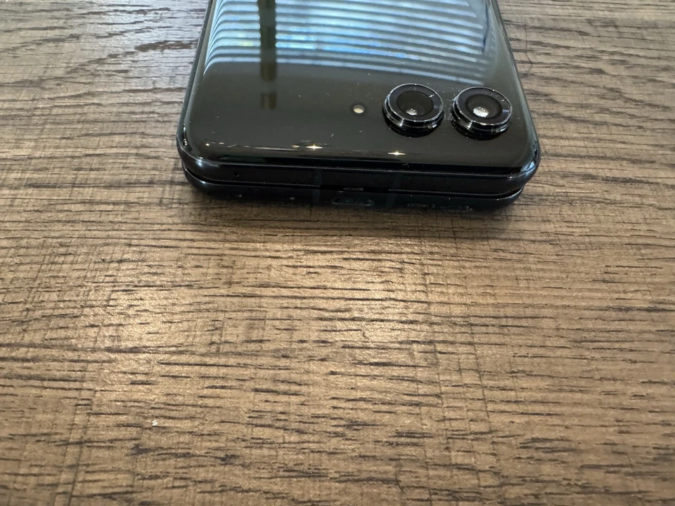 Motorola RAZR Plus 5G (2024) XT2451-2 256GB Negro (AT&T) Desbloqueado Bueno (LEER) Foto 4 de 4