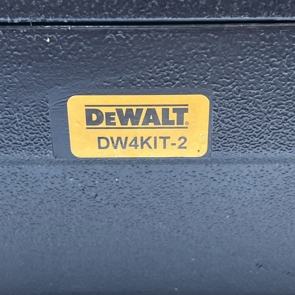 Estuche de transporte de plástico duro DEWALT DW4KIT-2 solamente - negro - cierres de metal 23x17x9 Foto 3 de 4