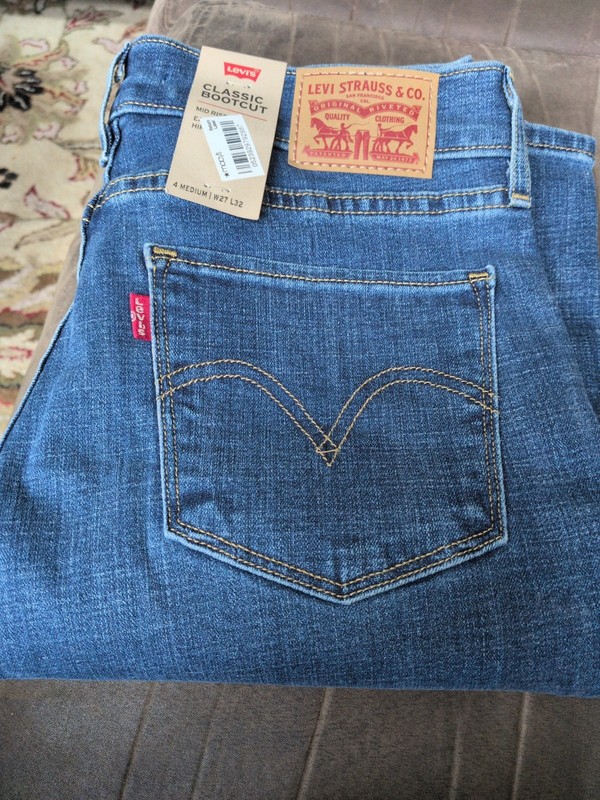 LEVI'S WOMEN'S CASUAL CLASSIC MID RISE BOOTCUT JEANS SIZE WOMEN 4 
