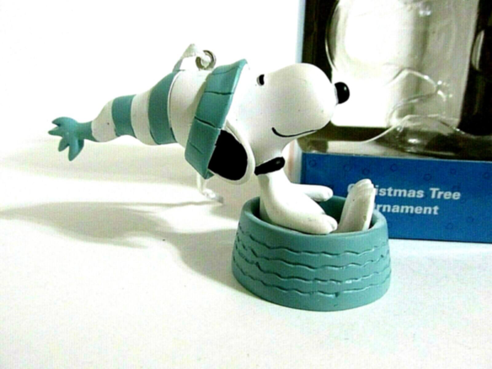 SNOOPY PEANUTS CHARLIE BROWN HALLMARK SEASONS CHRISTMAS ORNAMENT FIGURINE 2017