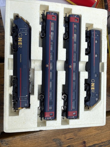 Hornby GNER 225 Mallard Model Train R2427A Very Good Condition - Picture 6 of 10