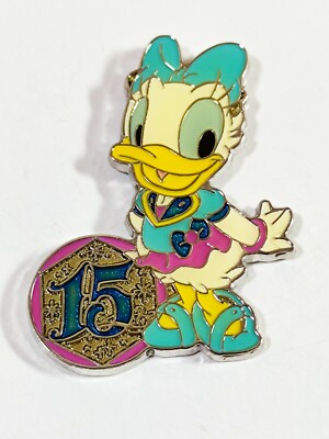Japan Tokyo Disney Sea 15th Anniversary Game Prize Spring 2016 Daisy PIN 116654
