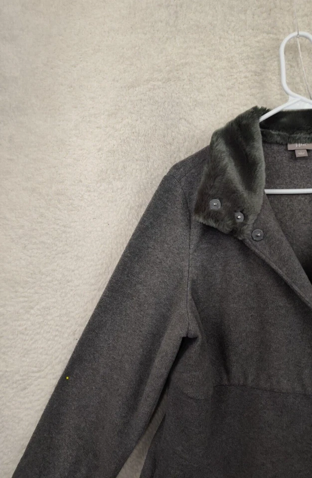 Chaqueta para mujer Jill grande gris mezcla de polietileno cuello de piel sintética a presión ajuste regular Foto 2 de 4