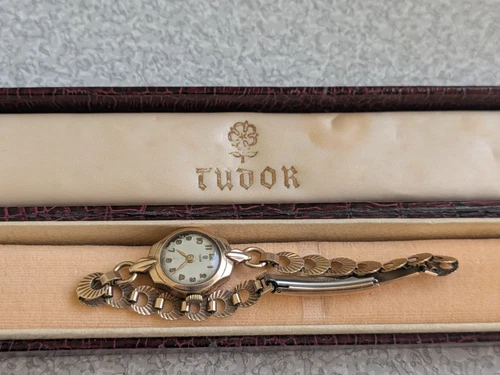 VINTAGE BOXED 9CT GOLD ROLEX TUDOR LADIES WRIST WATCH - GOLD PLATED STRAP