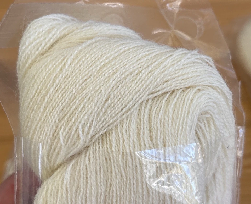 2 Hanks DMC Broder Medicis Wool Thread France - ECRU nature cream / off white - Image 3 of 3