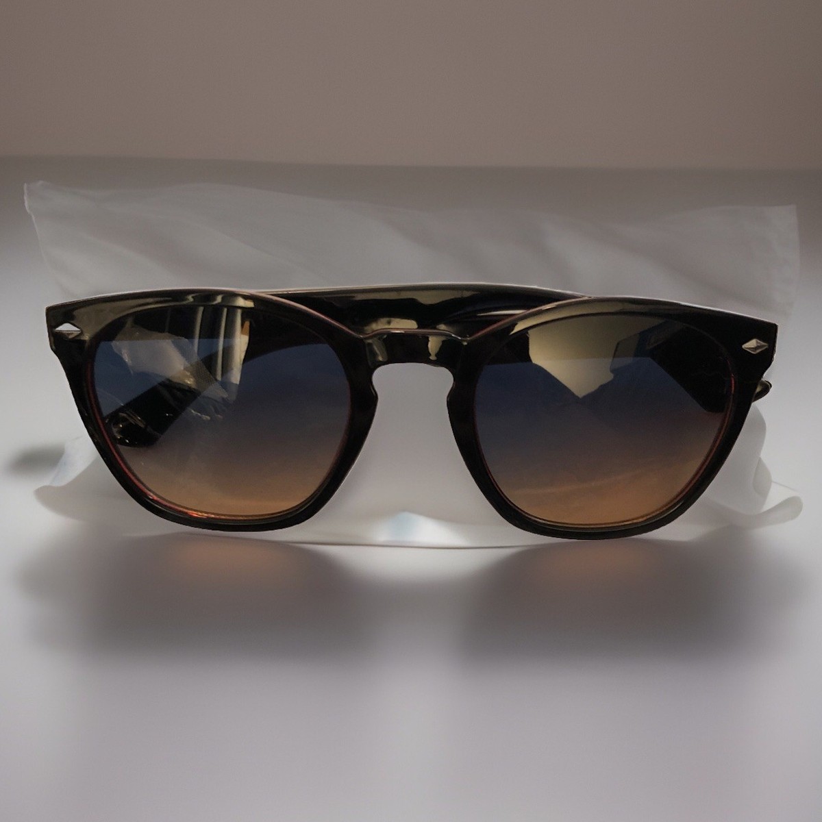 ウアボーテ　peau a beaute LL Vince Camuto Sunglasses VC968 Cat Eye Gradient Gray Lens 2.25