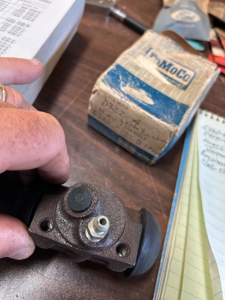 NOS FORD 1961-62 THUNDERBIRD RH REAR WHEEL CYLINDER C3AZ-2261-B - Image 4 of 4