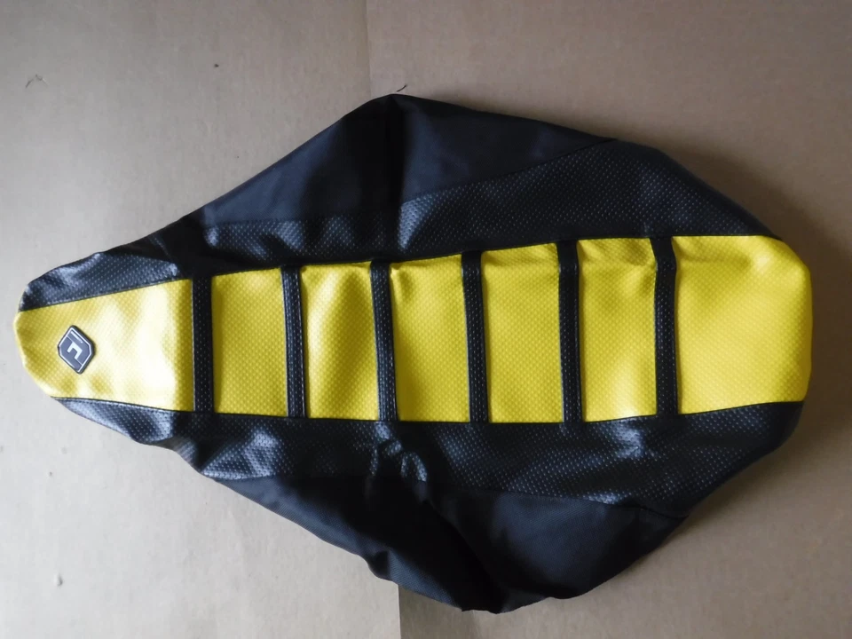 FLU BLACKYEL RIBBED GRIPPER SEAT COVER SUZUKI DRZ400 DRZ400SM DRZ400ES DRZ400S - Image 2 of 2