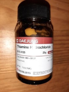Thiamine hydrochloride, 98-102%, a full 25g opened bottle, made in Korea