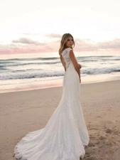 Madi Lane Bridal wedding gown Everly size 18 petite