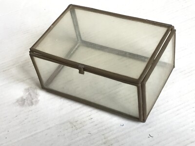 W+M 06) Alte Glasschatulle Schatulle Box mit Metallgebinde *