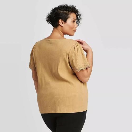 Camiseta para mujer talla grande manga corta cuello de encaje costilla X - Ava & Viv - Imagen 2 de 2