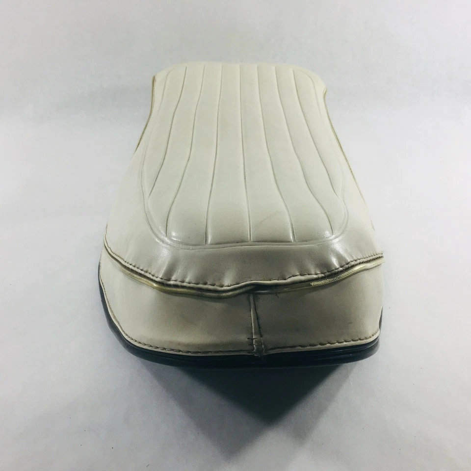 Asiento Buddy de montaje en cuadro Harley solo blanco acanalado  Foto 3 de 4