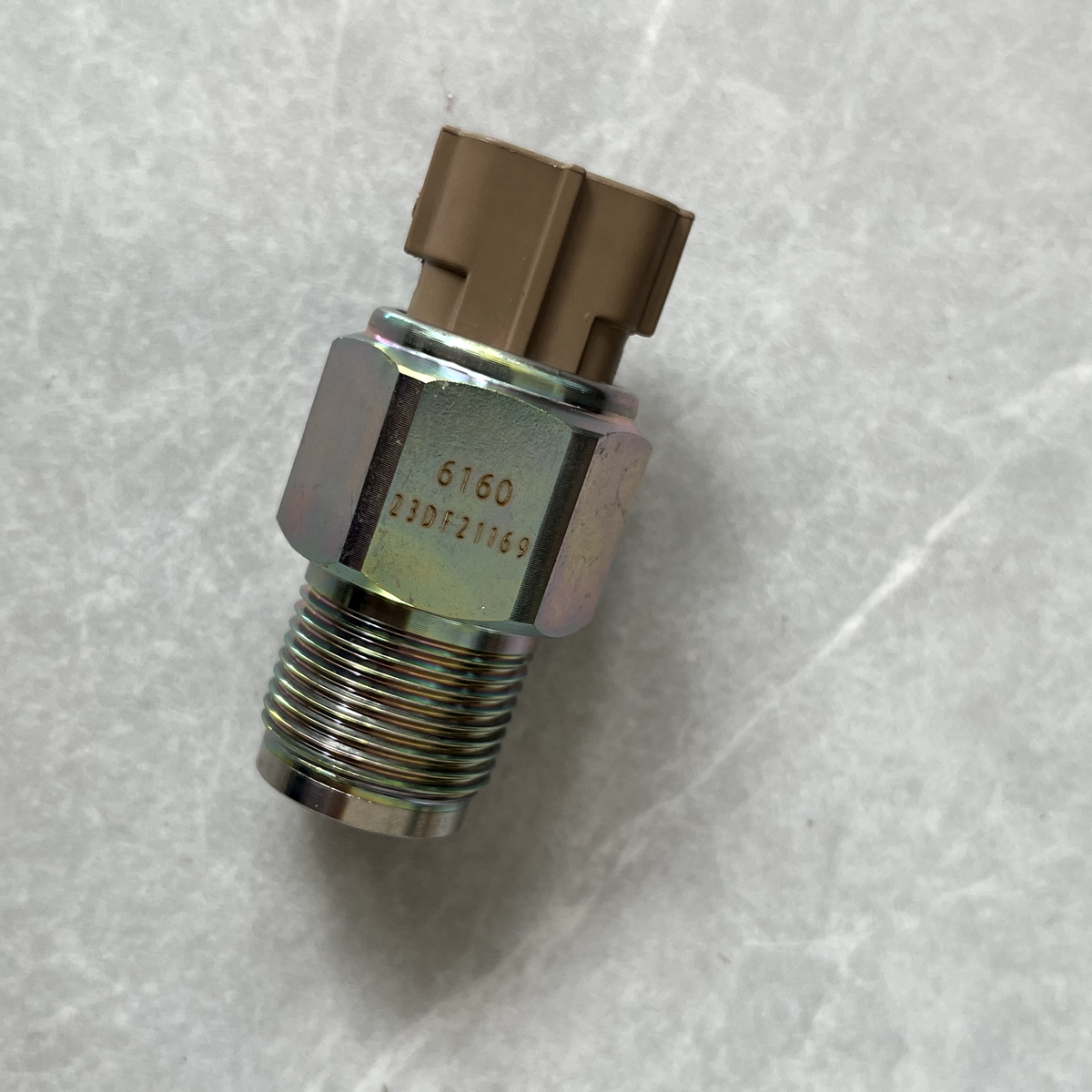 FIT FOR HINO 700 E13C ENGINE FUEL RAIL PRESSURE SENSOR