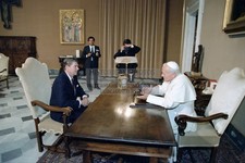 RONALD REAGAN MEETING POPE JOHN PAUL II VATICAN 1982 4X6 PHOTO