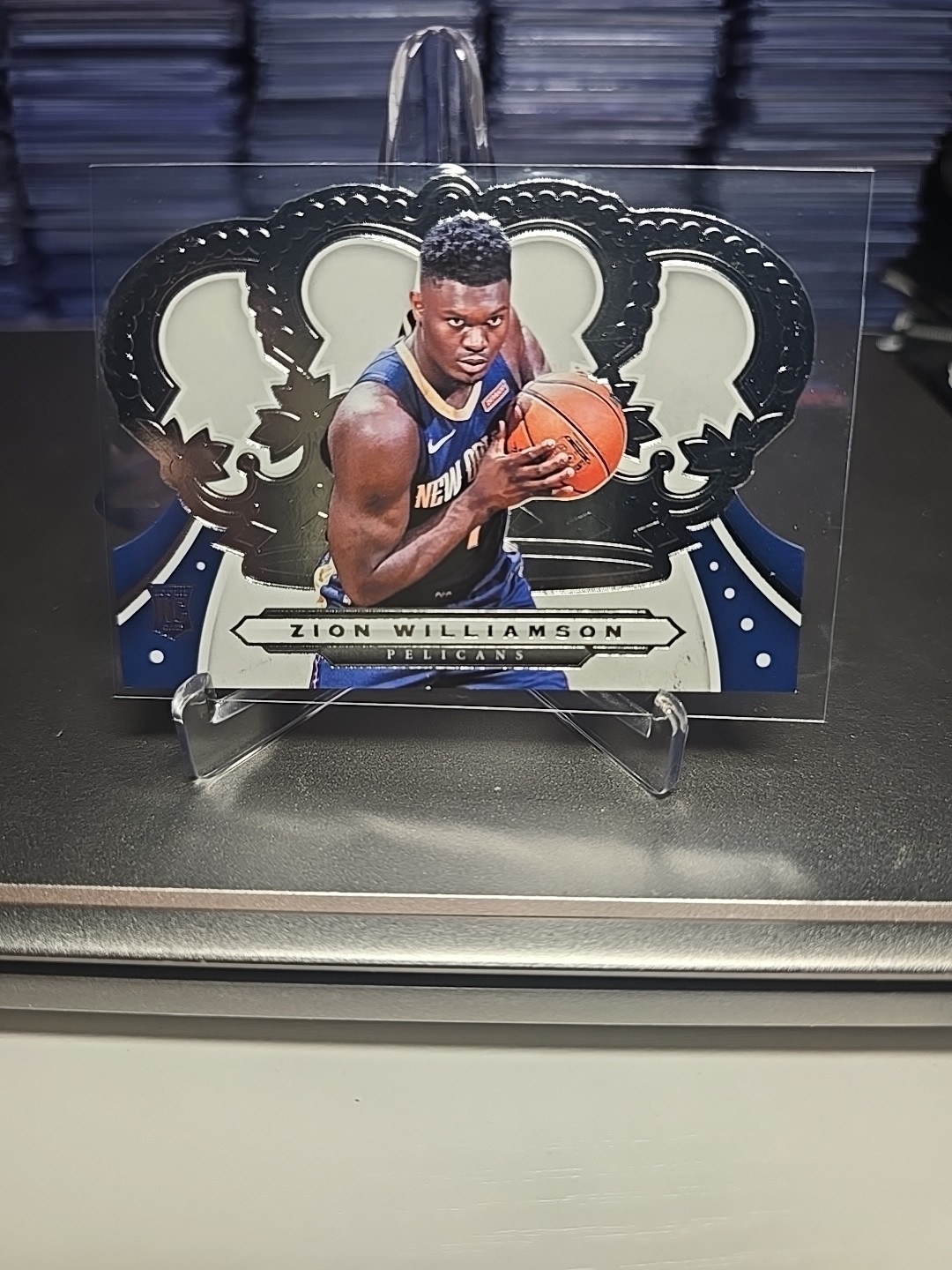 2019-20 Panini Crown Royale - Zion Williamson #19 (RC)