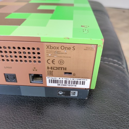 Microsoft Xbox One S Minecraft Limited Edition Console with Controller 1TB - Picture 4 of 11