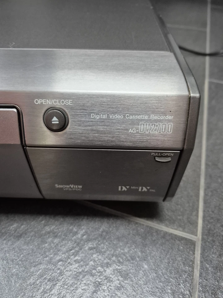Panasonic AG-DV2700 - miniDV Videorecorder - Bild 2 von 4