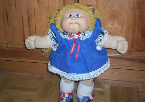 VINTAGE CABBAGE PATCH NASCAR DRESSED GIRL DOLL