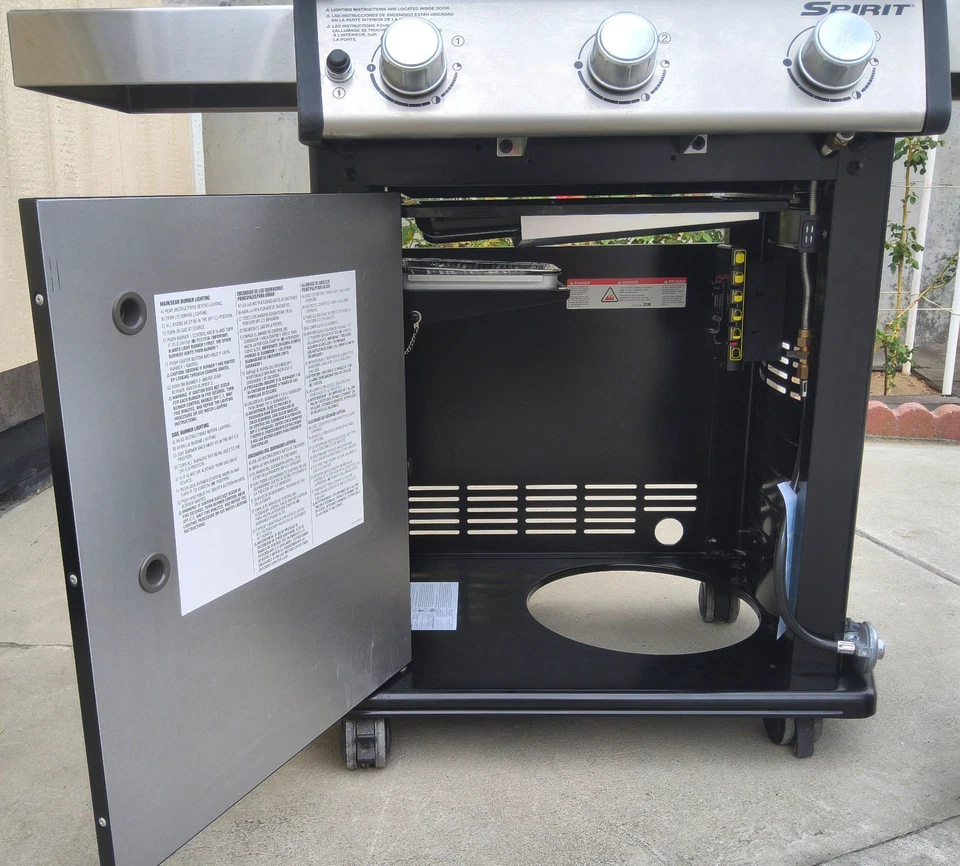 Parrilla de propano líquido Weber Spirit E-315 de 3 quemadores con dos tanques de propano GRATIS Foto 4 de 4