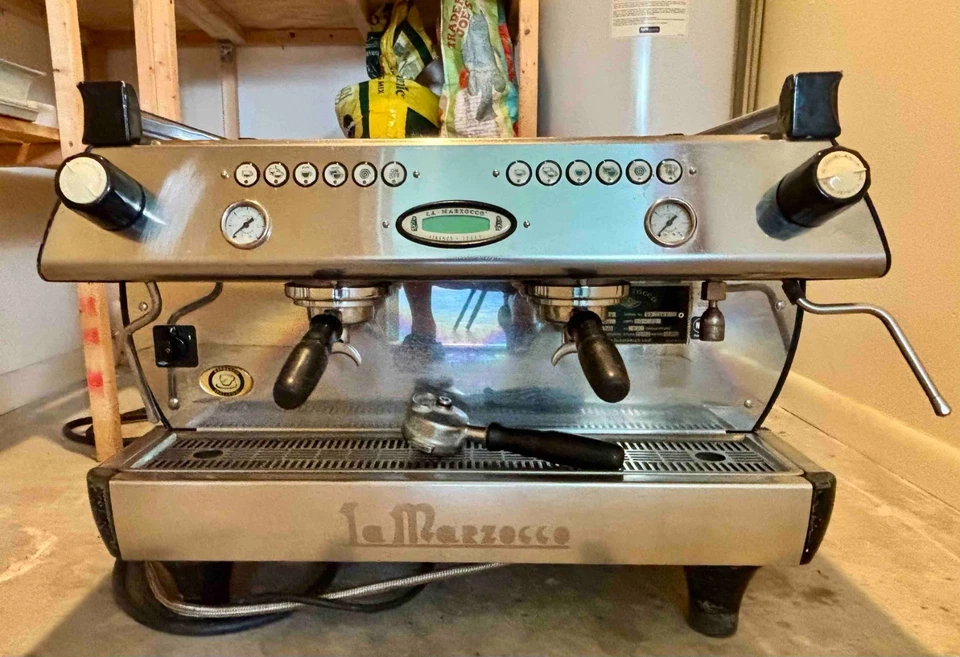 La Marzocco gb5 2 grupo REACONDICIONADO, usado dueño original, ¡RECONSTRUIDO Y LIMPIO! Foto 4 de 4