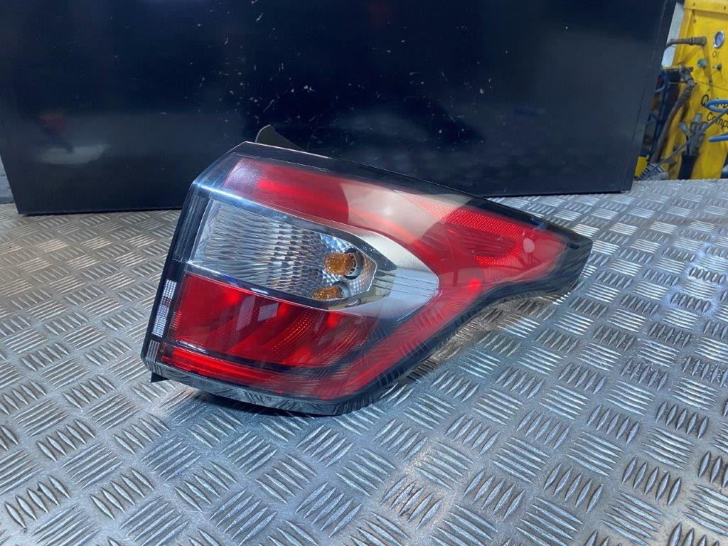 FORD KUGA MK2 ST LINE 16-20 LUZ TRASERA LADO CONDUCTOR (CONDENSACIÓN AGUA)