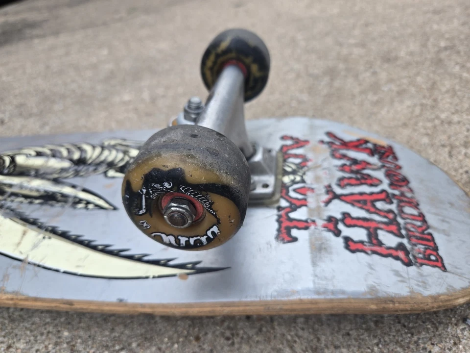 Monopatín Tony Hawk Birdhouse de segunda mano cubierta completa y ruedas Foto 3 de 4