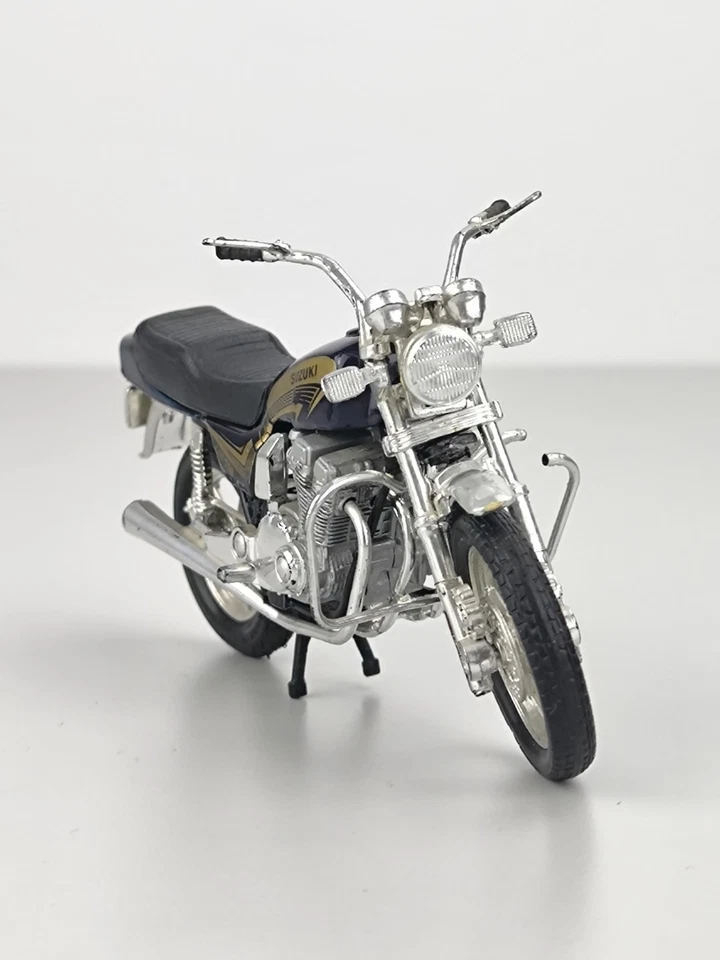 Maisto Suzuki GSX 750 1:18 Motorrad Modell - Blau/Gold - Top Zustand - Bild 2 von 4
