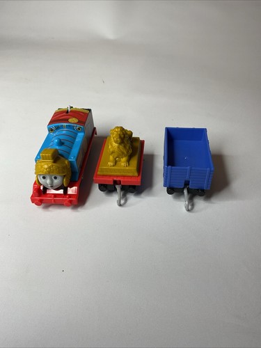 Armoured Thomas Lion & Gold Trackmaster Motorised Battery Train Thomas & Friends - Picture 8 of 9